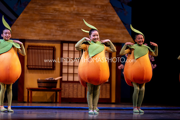 Momotaro_DRESS26_Group1_LT_015