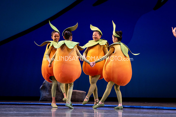 Momotaro_DRESS26_Group1_LT_020
