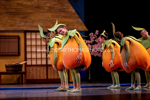 Momotaro_DRESS26_Group1_LT_026