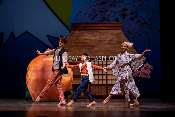 Momotaro_DRESS26_Group1_LT_037