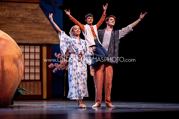 Momotaro_DRESS26_Group1_LT_036