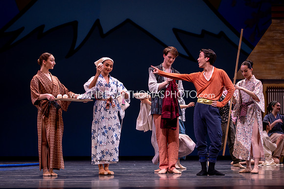 Momotaro_DRESS26_Group1_LT_057
