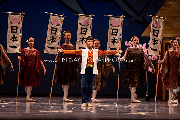 Momotaro_DRESS26_Group1_LT_165