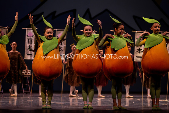 Momotaro_DRESS26_Group1_LT_167