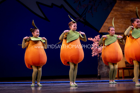 Momotaro_DRESS26_Group2_LT_002010