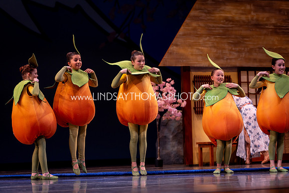 Momotaro_DRESS26_Group2_LT_002009