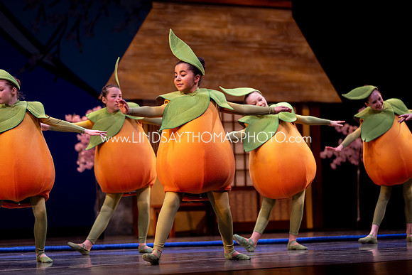 Momotaro_DRESS26_Group2_LT_002011