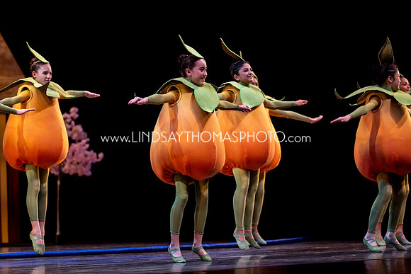 Momotaro_DRESS26_Group2_LT_002012