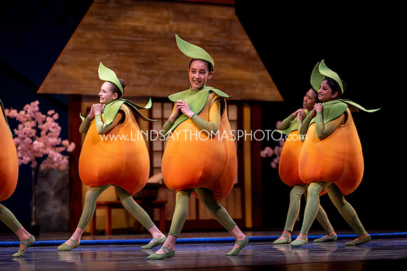 Momotaro_DRESS26_Group2_LT_002014