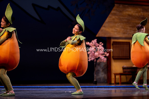 Momotaro_DRESS26_Group2_LT_002017