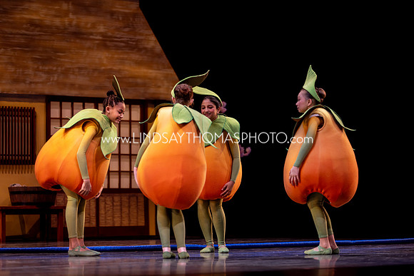 Momotaro_DRESS26_Group2_LT_002020