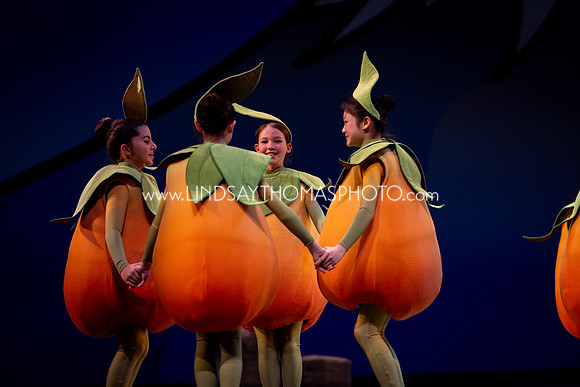 Momotaro_DRESS26_Group2_LT_002019