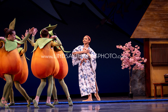 Momotaro_DRESS26_Group2_LT_002021