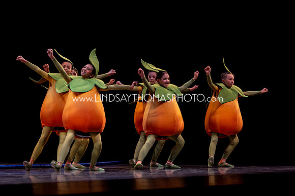 Momotaro_DRESS26_Group2_LT_002024