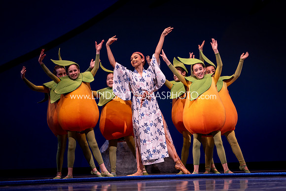 Momotaro_DRESS26_Group2_LT_002023