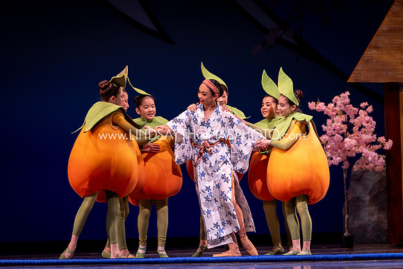 Momotaro_DRESS26_Group2_LT_002022