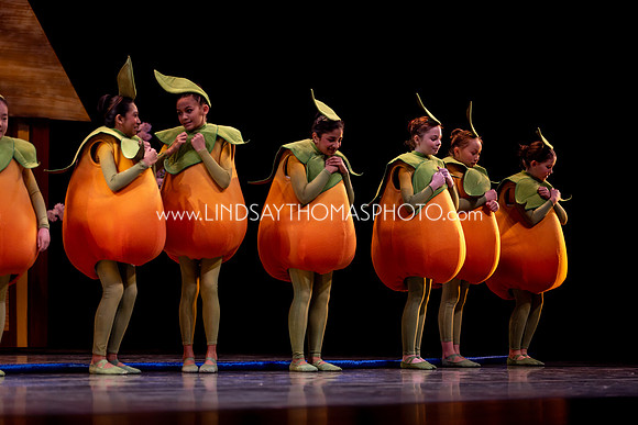 Momotaro_DRESS26_Group2_LT_002027