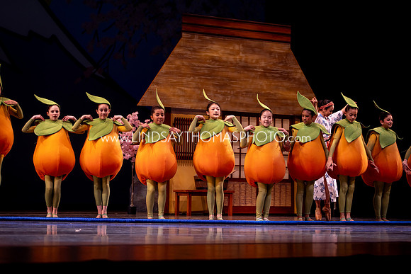 Momotaro_DRESS26_Group2_LT_002026