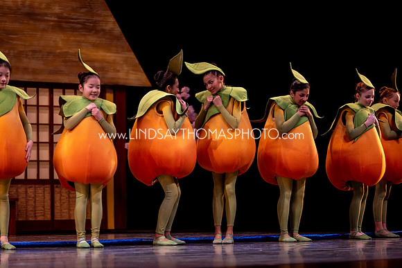 Momotaro_DRESS26_Group2_LT_002028