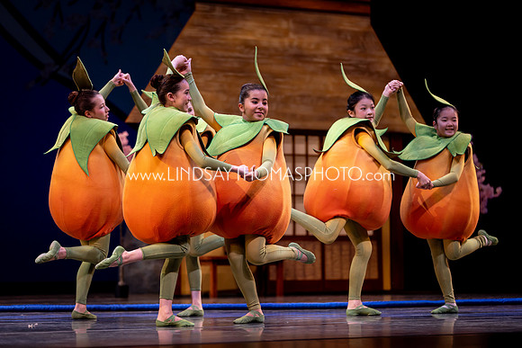 Momotaro_DRESS26_Group2_LT_002030