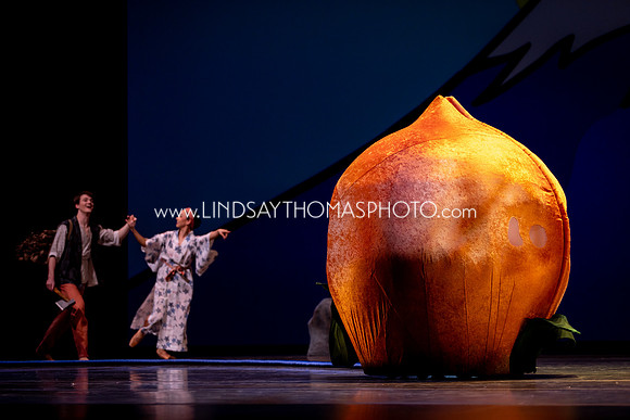 Momotaro_DRESS26_Group2_LT_002032