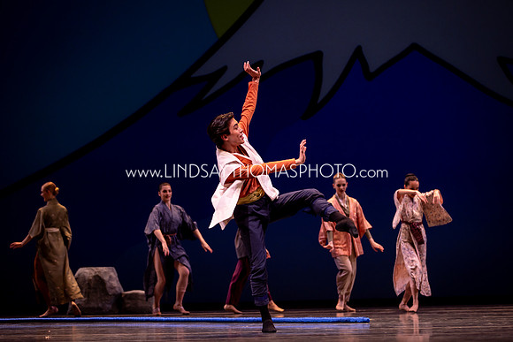 Momotaro_DRESS26_Group2_LT_002038