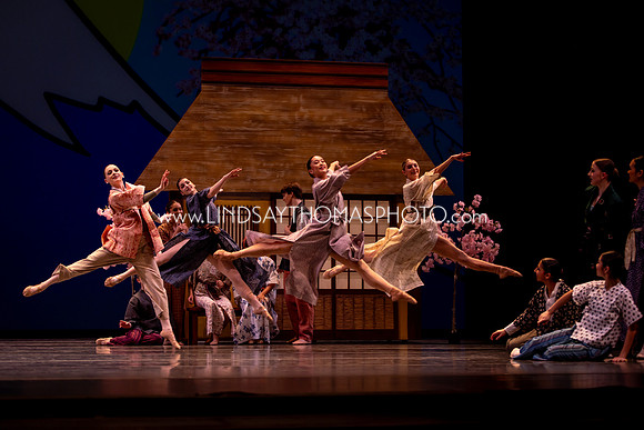 Momotaro_DRESS26_Group2_LT_002039