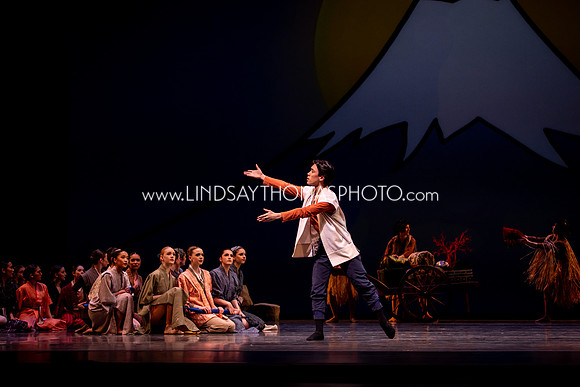 Momotaro_DRESS26_Group2_LT_002044