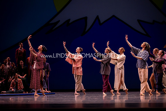 Momotaro_DRESS26_Group2_LT_002045