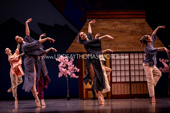 Momotaro_DRESS26_Group2_LT_002046