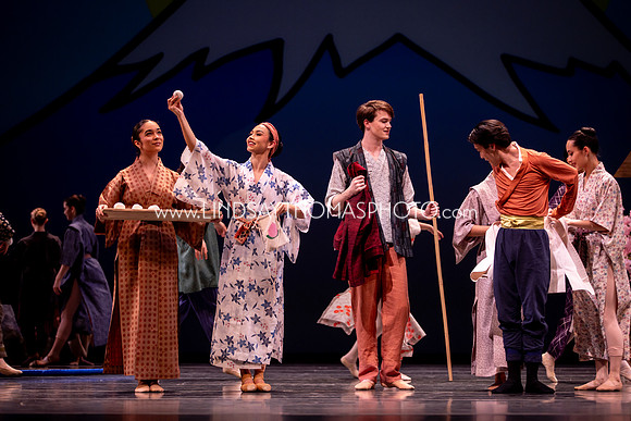 Momotaro_DRESS26_Group2_LT_002047