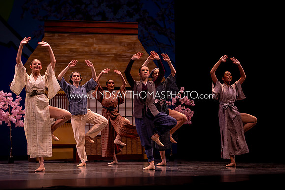 Momotaro_DRESS26_Group2_LT_002049
