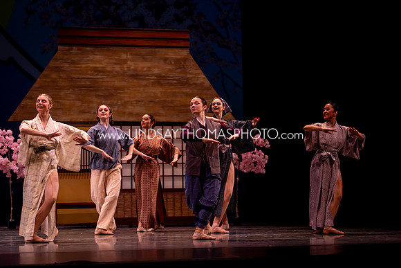 Momotaro_DRESS26_Group2_LT_002050
