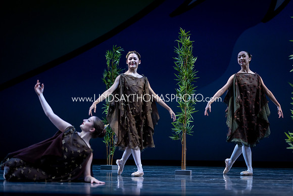 Momotaro_DRESS26_Group2_LT_002058