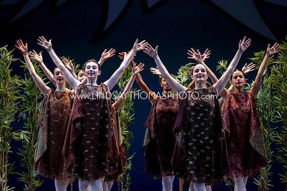 Momotaro_DRESS26_Group2_LT_002063