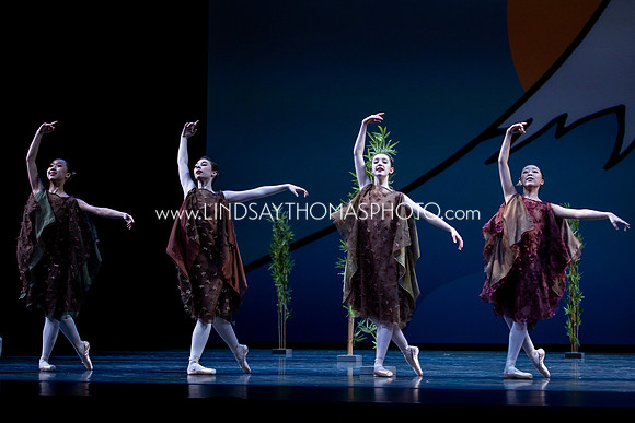 Momotaro_DRESS26_Group2_LT_002065