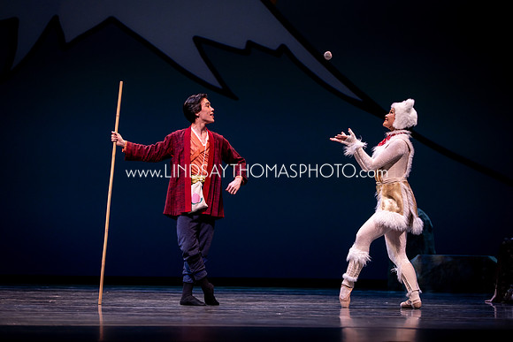 Momotaro_DRESS26_Group2_LT_002071