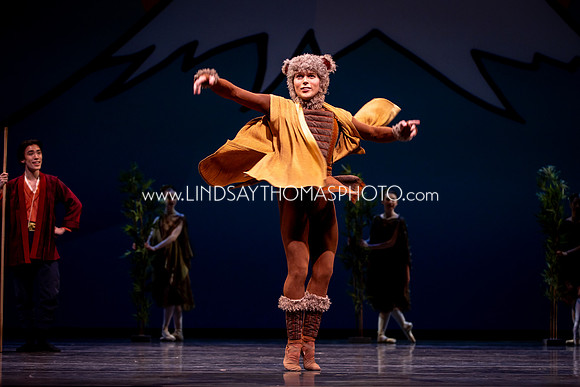 Momotaro_DRESS26_Group2_LT_002073