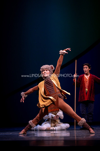Momotaro_DRESS26_Group2_LT_002074