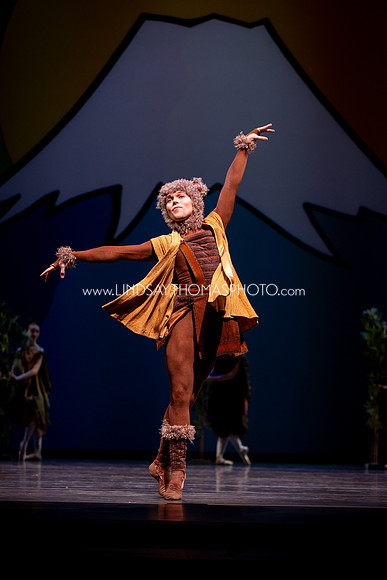 Momotaro_DRESS26_Group2_LT_002077