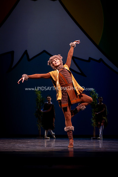 Momotaro_DRESS26_Group2_LT_002078