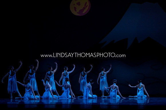 Momotaro_DRESS26_Group2_LT_002096