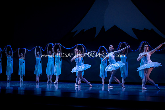 Momotaro_DRESS26_Group2_LT_002099
