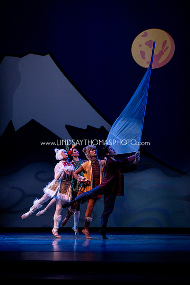 Momotaro_DRESS26_Group2_LT_002109