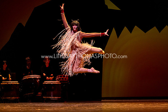 Momotaro_DRESS26_Group2_LT_002115