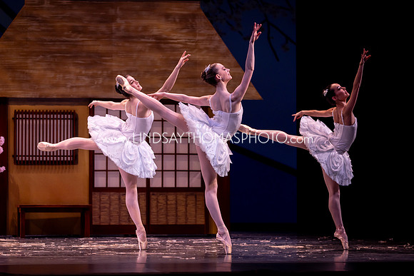 Momotaro_DRESS26_Group2_LT_002125