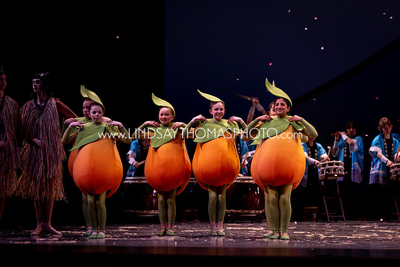 Momotaro_DRESS26_Group2_LT_002126