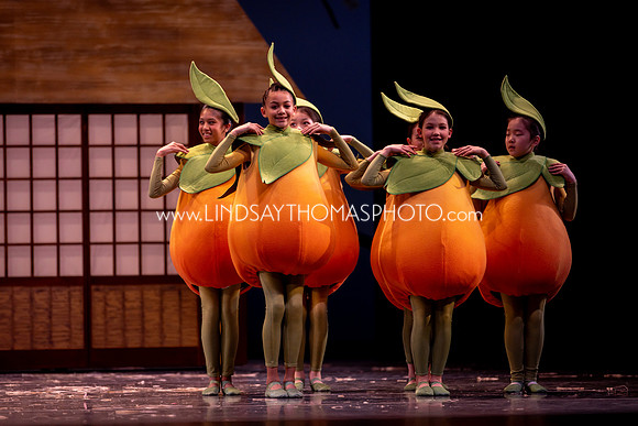 Momotaro_DRESS26_Group2_LT_002127