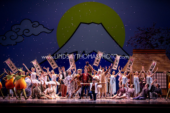 Momotaro_DRESS26_Group2_LT_002129