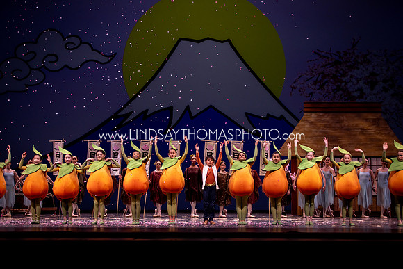 Momotaro_DRESS26_Group2_LT_002131